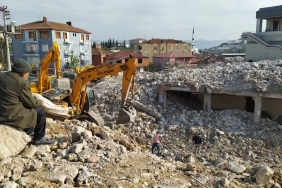 Inegol8217de-Zincirleme-Kaza-Yaralilar-Saglik-Ekiplerine-Direndi-featured