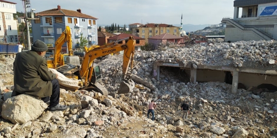 İnegöl’de Zincirleme Kaza: Yaralılar Sağlık Ekiplerine Direndi